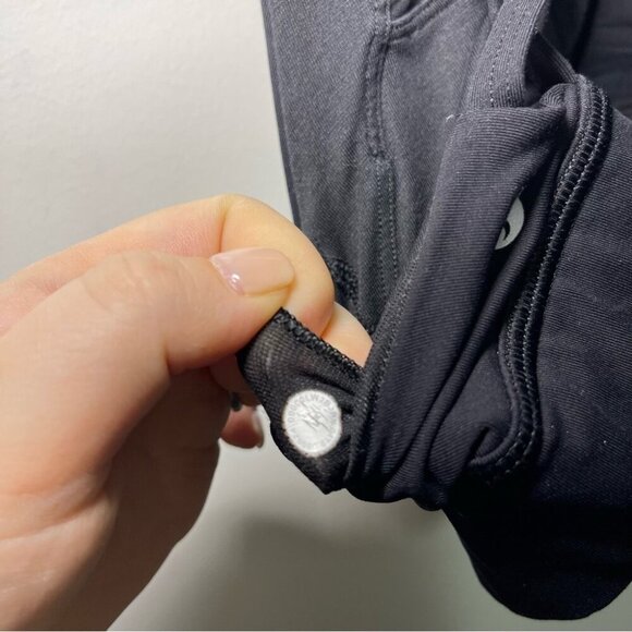 *SOLD* Lululemon women's Black Breath it in Luxtreme sporty sports bra in US 4 - Picture 9 of 9